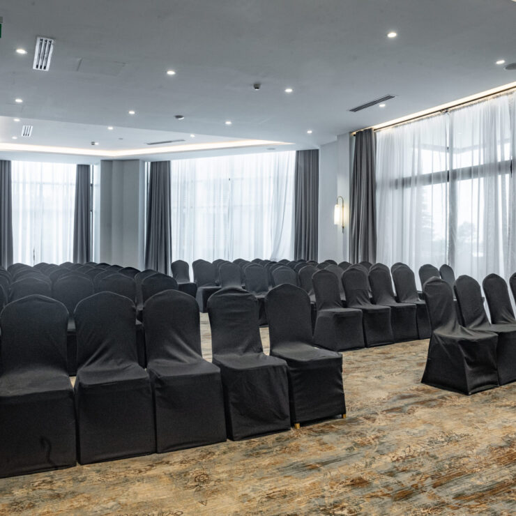 What are the best co-working spaces in Nairobi with private meeting rooms?